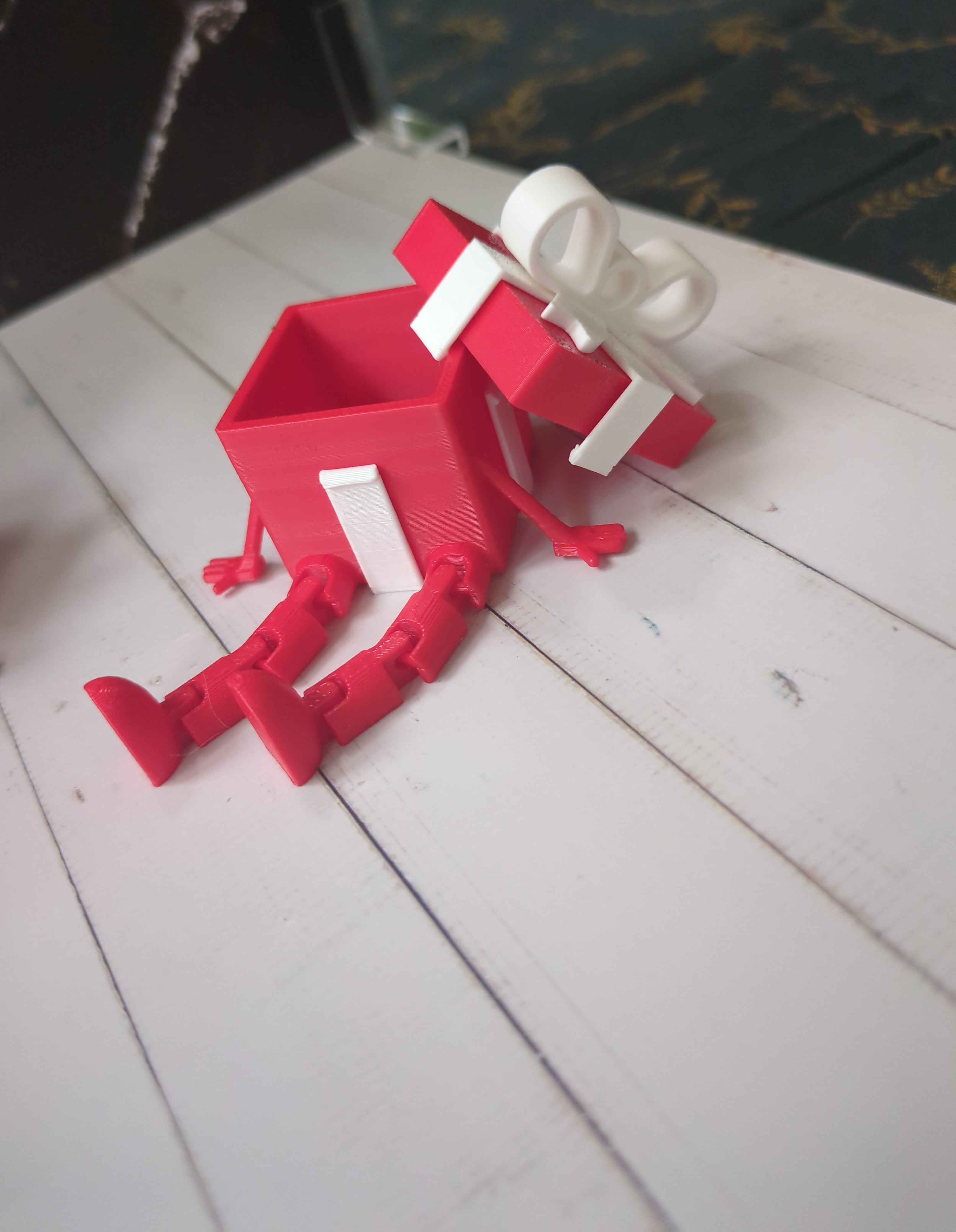 Geschenkfigur mit Beinen